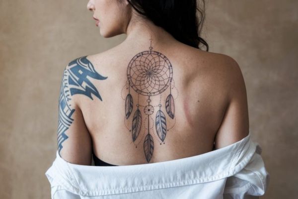 Vivre avec ton tatouage au dos au quotidien