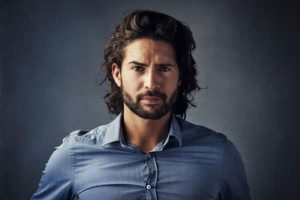 coupe homme mi long​