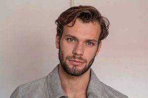 coupe cheveux lisses homme